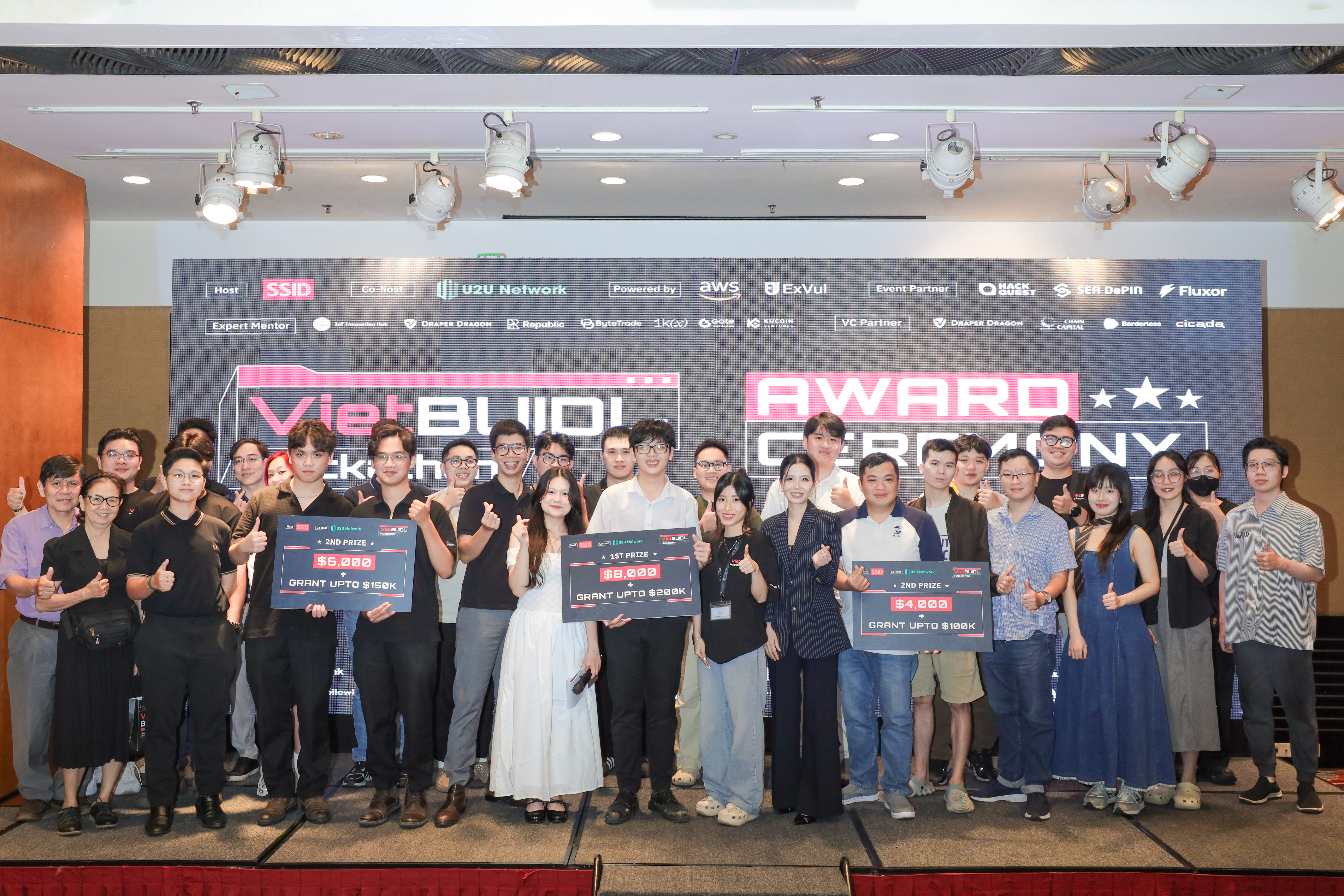 VIETBUIDL Hackathon 2025 vinh danh 12 đội thắng cuộc: từ ý tưởng đến vận  hành trên U2U