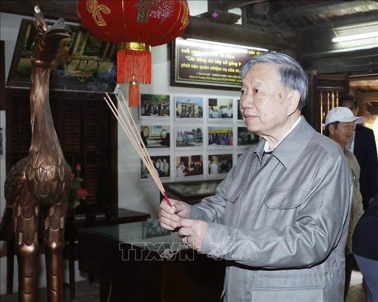 Tổng Bí thư Tô Lâm dâng hương tưởng niệm các đồng chí lãnh đạo tiền bối- Ảnh 8.