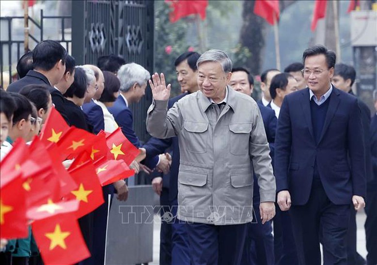 Tổng Bí thư Tô Lâm dâng hương tưởng niệm các đồng chí lãnh đạo tiền bối- Ảnh 4.