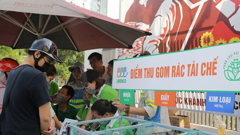 TP HCM lập mạng lưới thu gom rác tái chế | Báo Pháp Luật Việt Nam