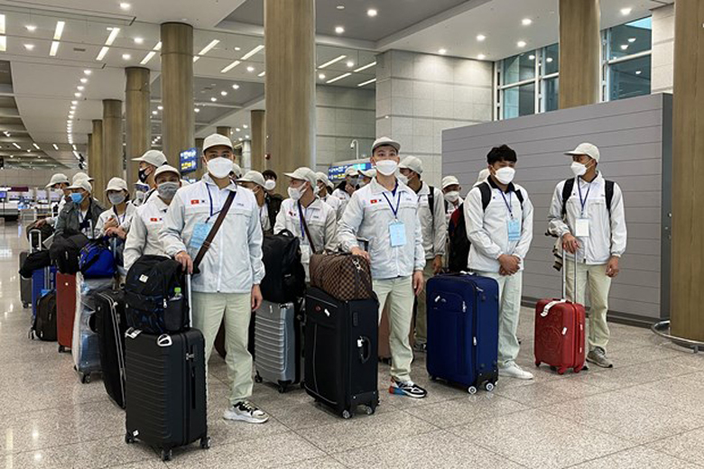 Làm gì để người đi xuất khẩu lao động yên tâm về nước khi hết hạn hợp đồng?  | Báo Pháp Luật Việt Nam