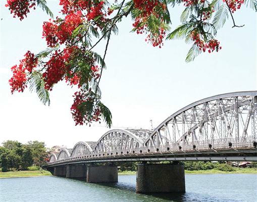 Kết quả hình ảnh cho Cầu Trường Tiền, Huế: