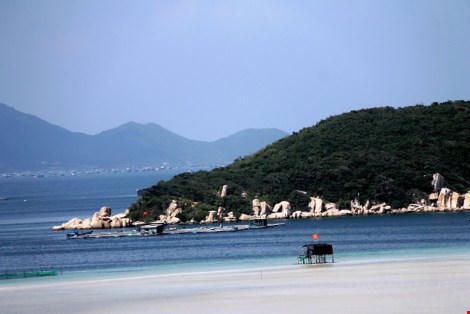 Ngắm cảnh đẹp tuyệt vời trên biển Đầm Môn