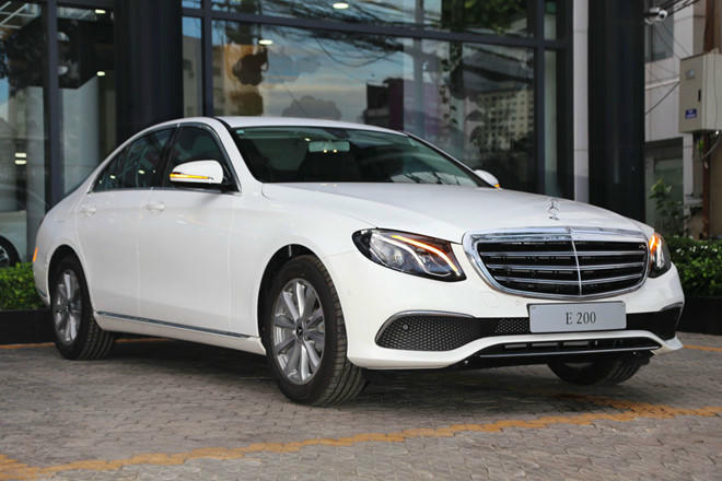 Mercedes-Benz E200 ban nang cap ve dai ly, gia khong doi hinh anh 4