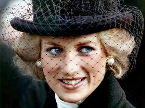 Công nương Diana tại Paris năm 1988. Ảnh: Reuters.