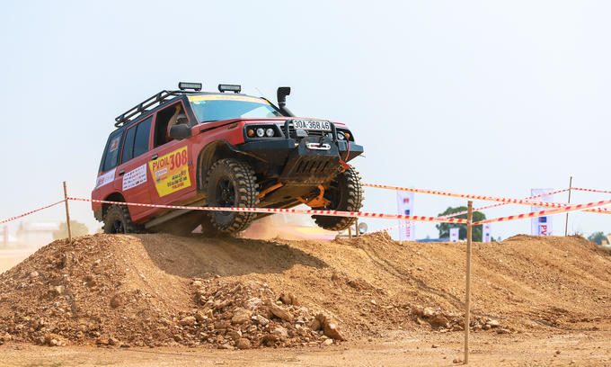 Hàng trăm tài xế Việt tranh tài off-road