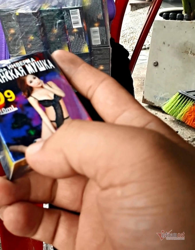 Phố bán 'thần dược sung sướng', hướng dẫn 'bẫy tình' ở Sài Gòn