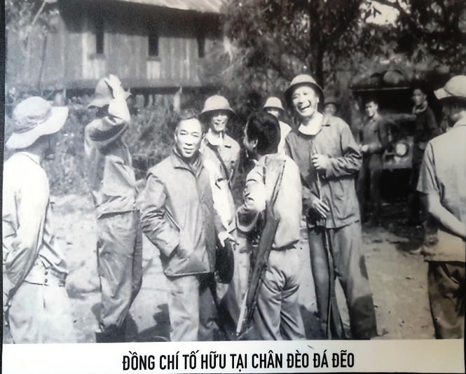 Chân thực những hình ảnh đi cùng năm tháng về nhà thơ Tố Hữu - ảnh 14