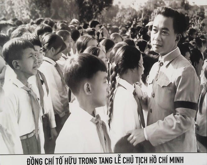 Chân thực những hình ảnh đi cùng năm tháng về nhà thơ Tố Hữu - ảnh 5