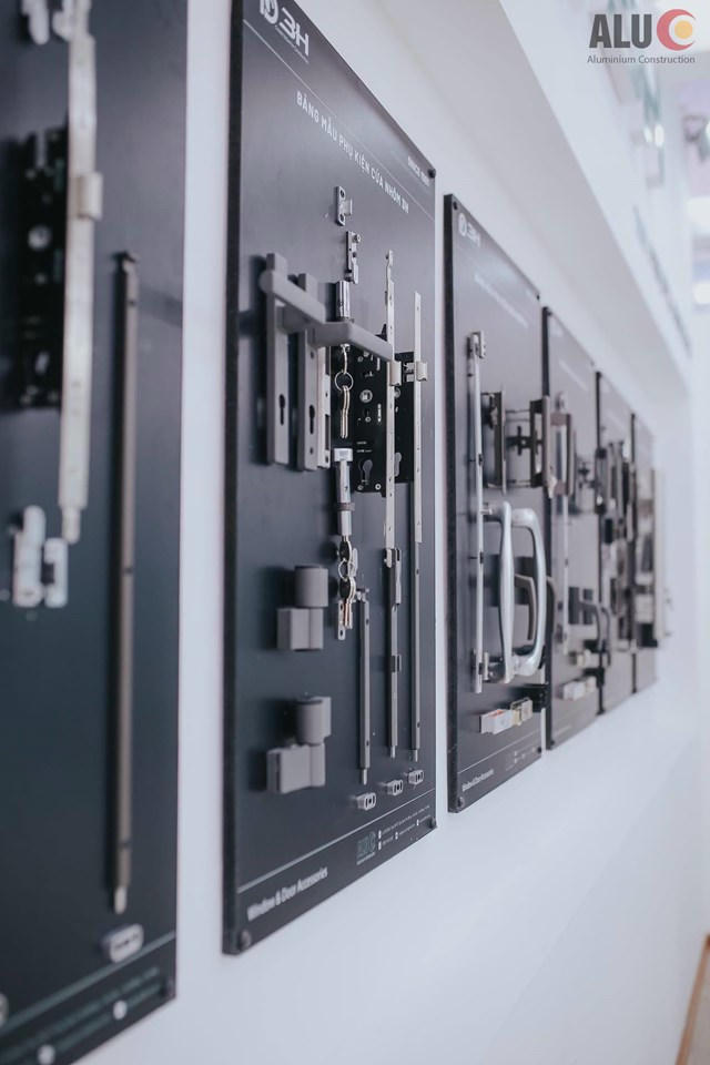 Phụ kiện tay nắm, bản lề, kh&oacute;a sắc n&eacute;t của 3H