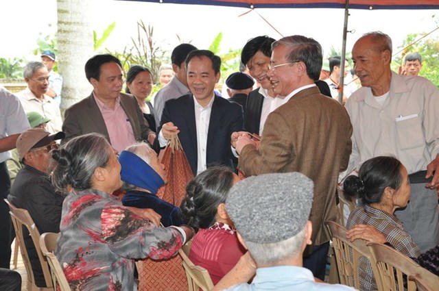 Cần can thiệp sớm để giảm tỷ lệ mù lòa - Ảnh 2 Cần can thiệp sớm để giảm tỷ lệ mù lòa - Ảnh 2