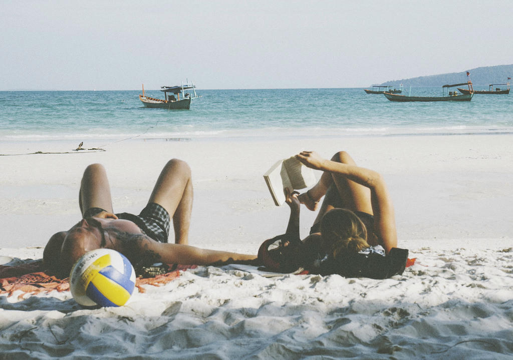 Ở Koh Rong du khách có thể tham gia nhiều hoạt động như lặn ngắm san hô, trekking xuyên qua rừng, theo thuyền đi câu cá, đánh bóng chuyền hoặc đơn giản là nằm đọc sách trên bãi biển. Ảnh: Lamtom Ở Koh Rong du khách có thể tham gia nhiều hoạt động như lặn ngắm san hô, trekking xuyên qua rừng, theo thuyền đi câu cá, đánh bóng chuyền hoặc đơn giản là nằm đọc sách trên bãi biển. Ảnh: Lamtom