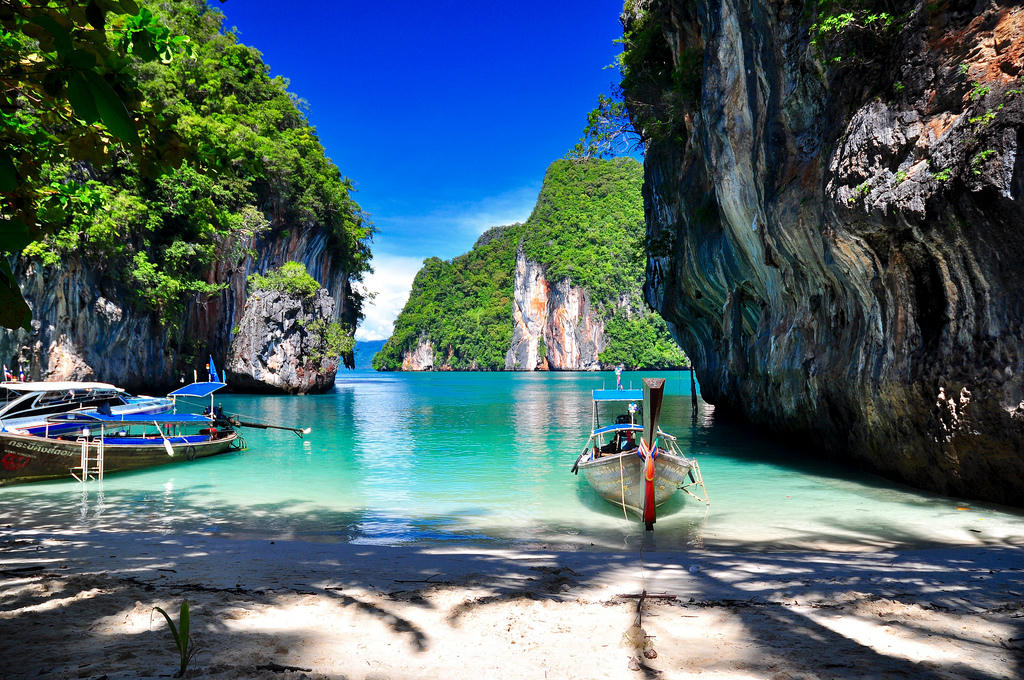 Krabi có 2 địa điểm nổi tiếng là Krabi Town và Ao Nang. Khách du lịch thường tập trung ở Ao Nang nhiều hơn vì gần biển, thuận tiện cho các chuyến tham quan. Ảnh: fox19044 Krabi có 2 địa điểm nổi tiếng là Krabi Town và Ao Nang. Khách du lịch thường tập trung ở Ao Nang nhiều hơn vì gần biển, thuận tiện cho các chuyến tham quan. Ảnh: fox19044