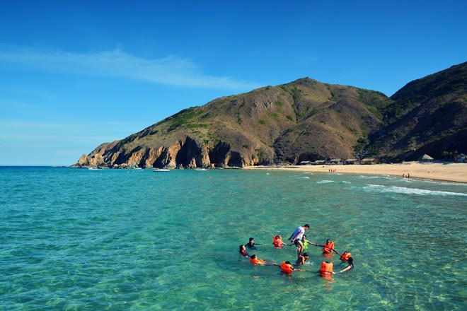 Nếu còn dư thời gian trong hành trình, bạn có thể tham quan thêm Hòn Sẹo, Hòn Cân và Đảo Yến kế bên Kỳ Co. Lựa chọn chuyến đi 2 ngày một đêm để tận hưởng thêm khoảnh khắc hoàng hôn và bình minh trên biển sẽ giúp bạn có thêm trải nghiệm.