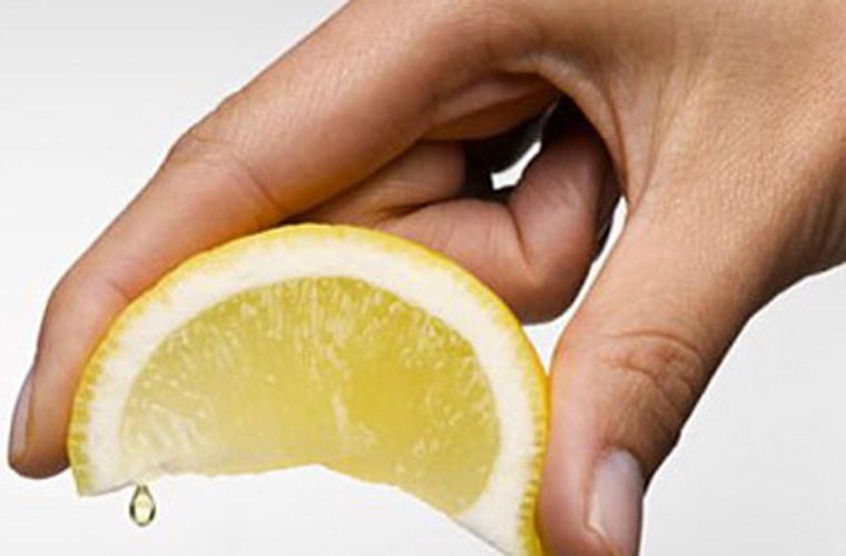 Kết quả hình ảnh cho Mẹo vắt chanh được nhiều nước