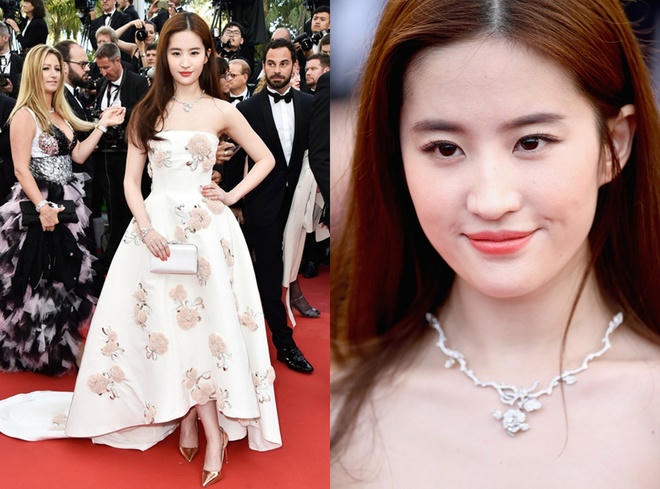 Kết quả hình ảnh cho kết hợp ví cầm tay