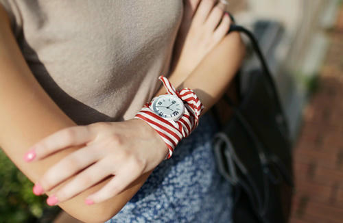 Kết quả hình ảnh cho kết hợp đồng hồ đeo tay