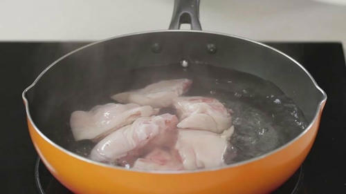 Kết quả hình ảnh cho chân giò chặt miếng vừa ăn