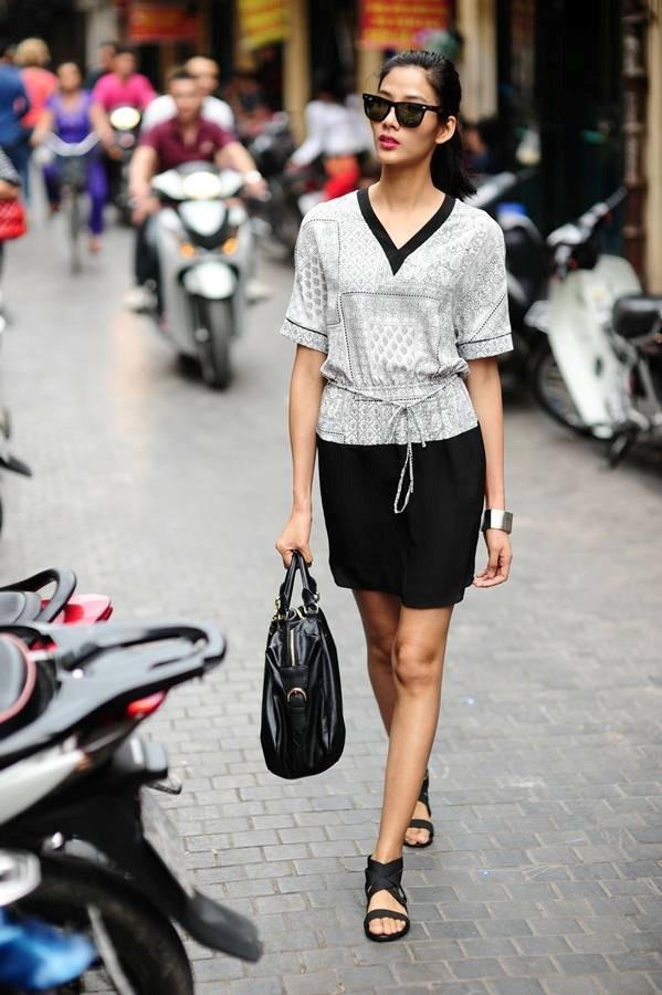 Kết quả hình ảnh cho Sandal quai bản to sao Thế giới