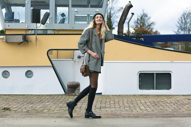 Chẳng cần lòe loẹt, giới trẻ thế giới vẫn diện đẹp thôi rồi với những gam màu trung tính