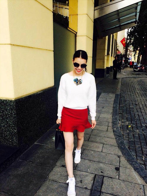 Kết quả hình ảnh cho Sneaker trắng: sao Việt