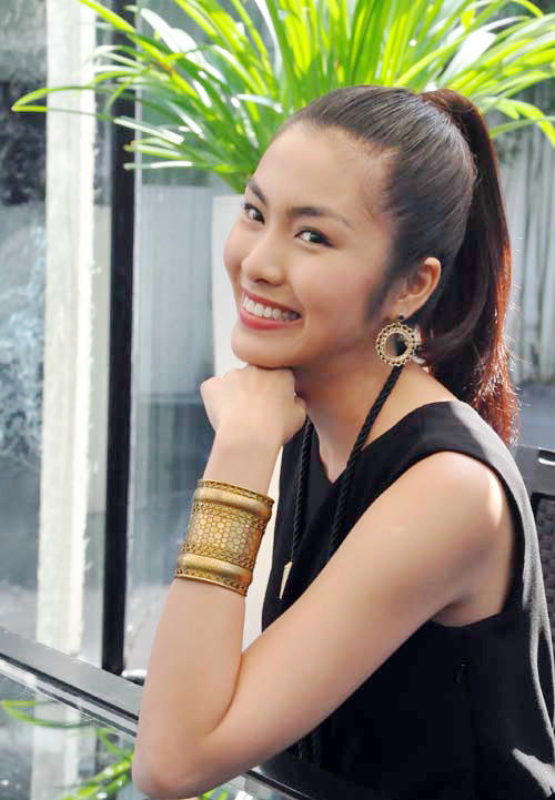 Kết quả hình ảnh cho Hoa tai khoen tròn sao