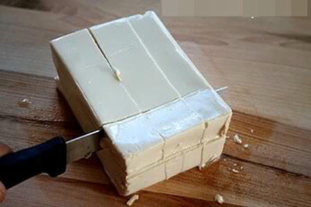 Kết quả hình ảnh cho đậu phụ để ráo nước giấy thấm