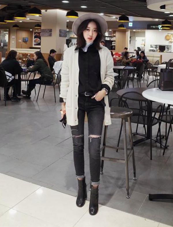 Kết quả hình ảnh cho mặc quần jean cạp cao áo len đẹp sao Châu Âu