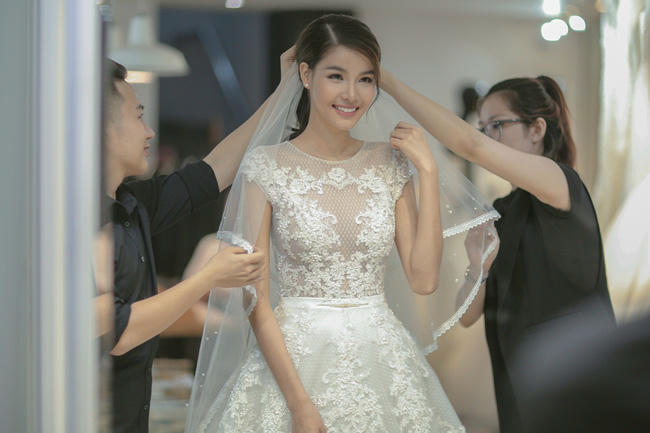 Kết quả hình ảnh cho Kỳ Hân váy cưới