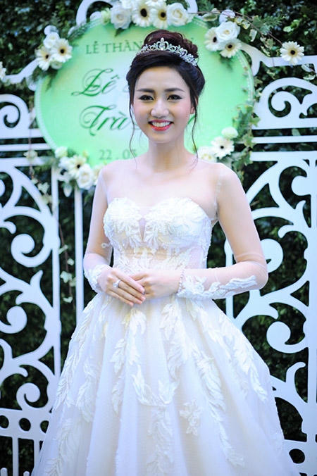 Kết quả hình ảnh cho Ngô Trà My váy cưới