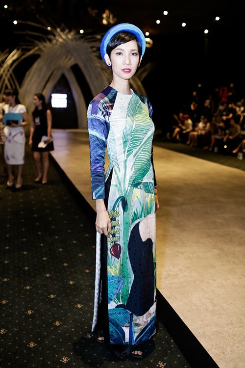 Kết quả hình ảnh cho Áo dài cách tân sao Việt