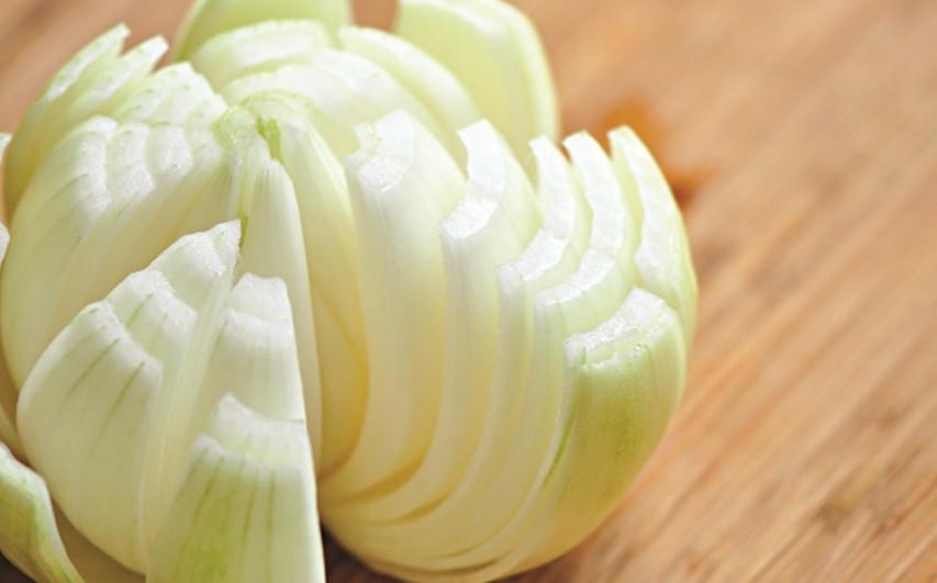 Kết quả hình ảnh cho xử lý hành tây bớt hăng