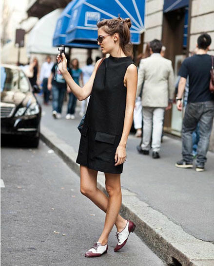 Kết quả hình ảnh cho Mix giày Oxford cùng váy sao Châu ÂU mùa đông