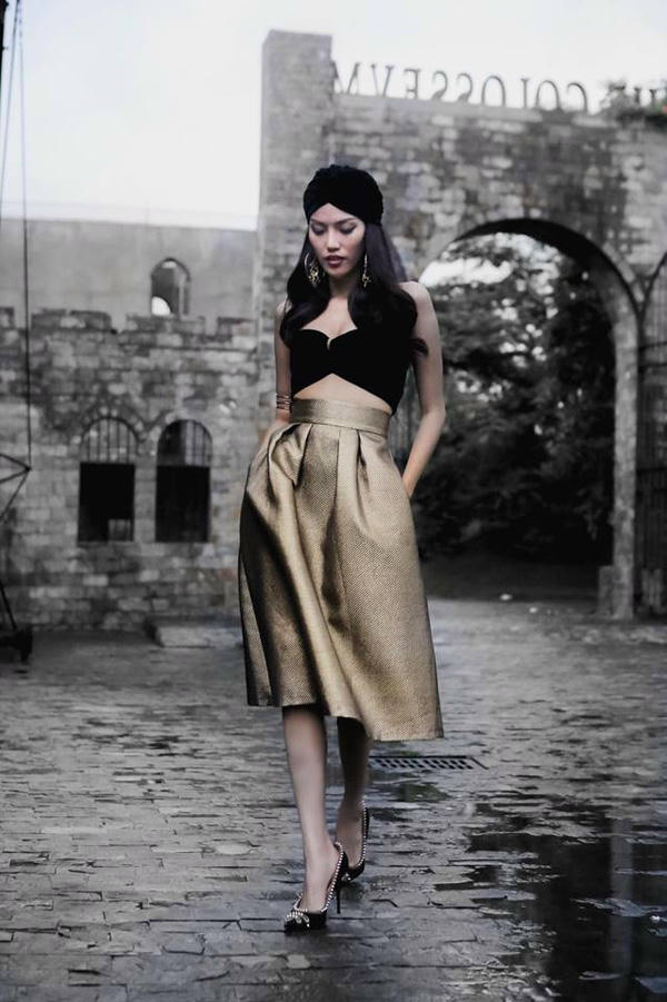 Kết quả hình ảnh cho Chân váy metallic sao Châu Âu