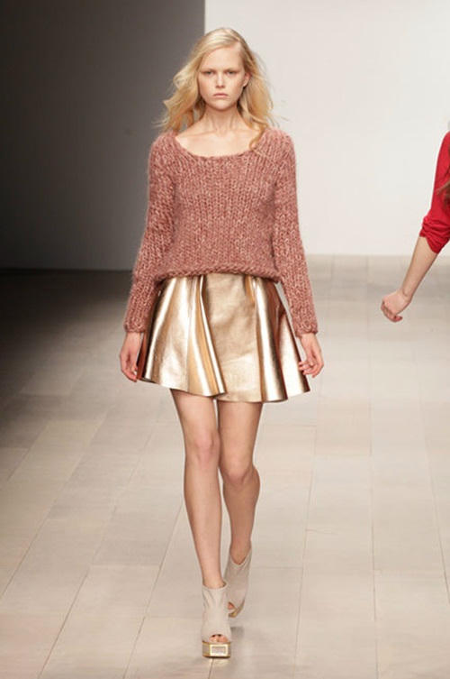 Kết quả hình ảnh cho Chân váy metallic sao Châu Âu