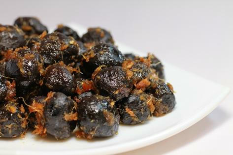 Kết quả hình ảnh cho mứt sấu xào gừng