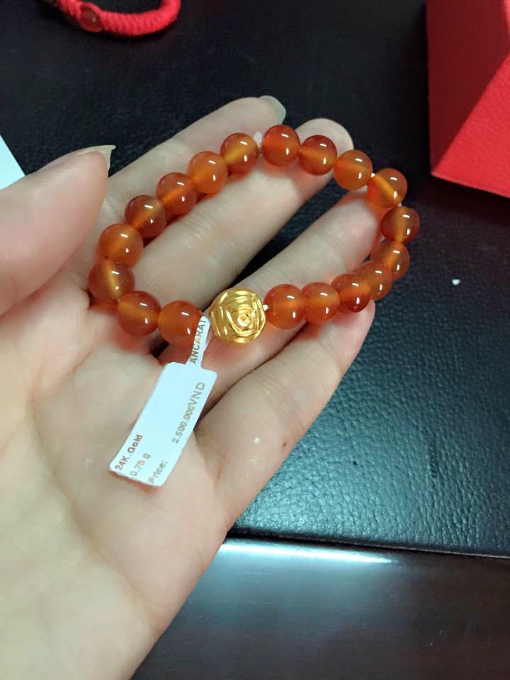 Mốt chơi vòng tay tỳ hưu vàng cầu tài lộc
