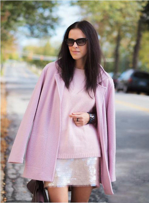 Kết quả hình ảnh cho Trang phục, phụ kiện màu hồng sao Châu Âu