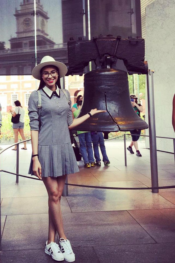 Street style trẻ trung, thanh lịch của Phạm Hương