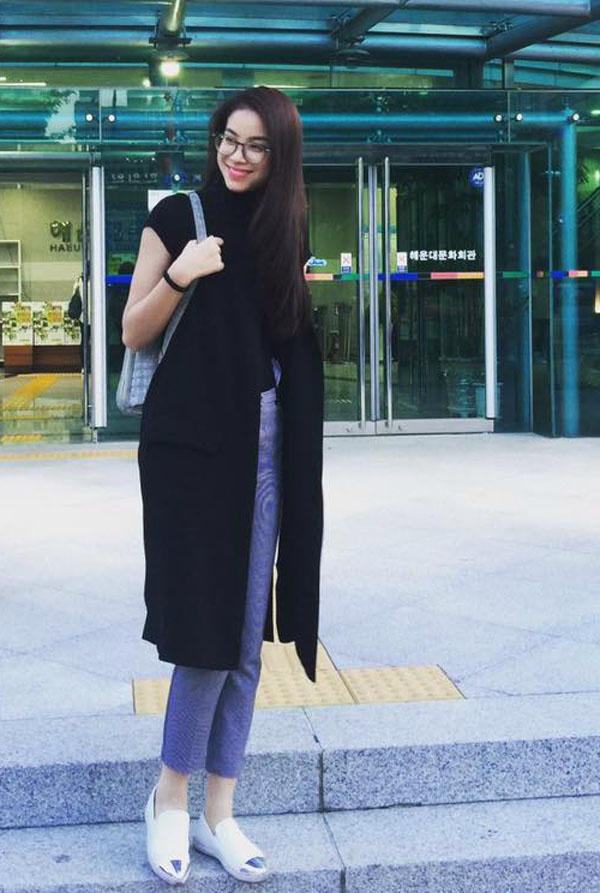 Street style trẻ trung, thanh lịch của Phạm Hương