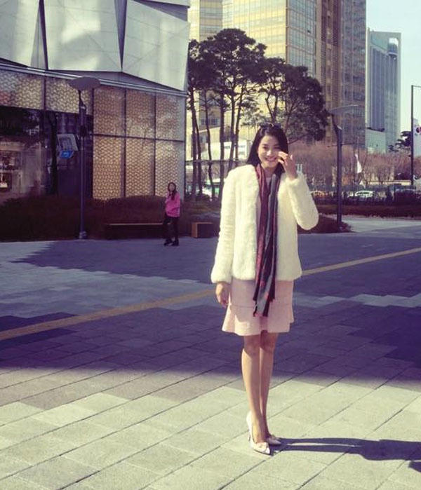 Street style trẻ trung, thanh lịch của Phạm Hương