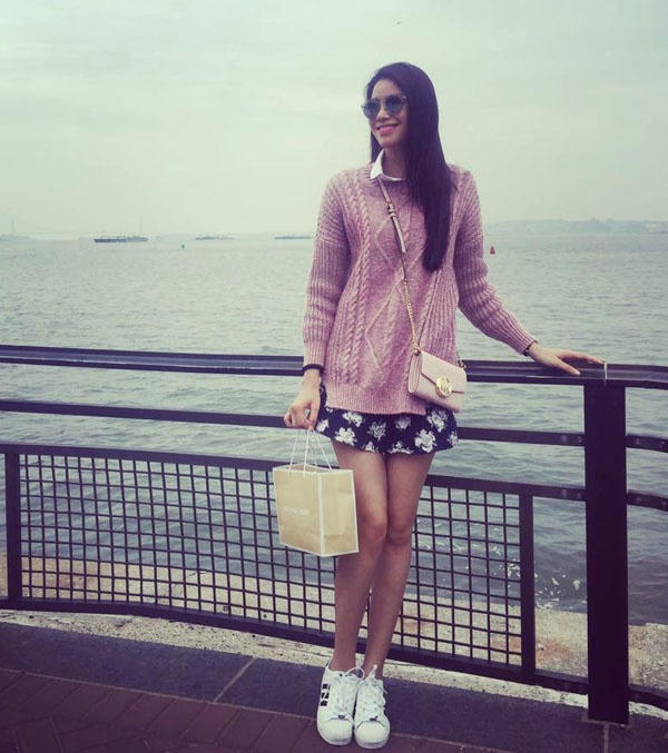 Street style trẻ trung, thanh lịch của Phạm Hương