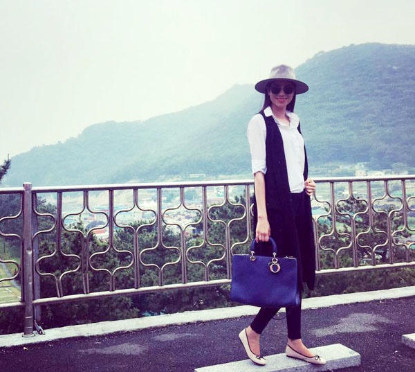 Street style trẻ trung, thanh lịch của Phạm Hương