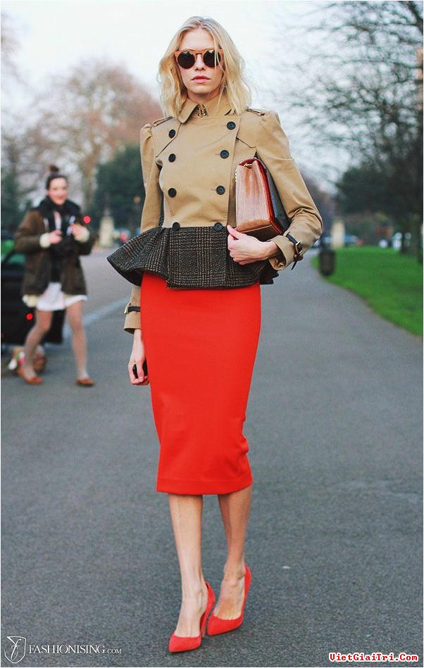 Kết quả hình ảnh cho Chân váy màu đỏsao Châu Âu