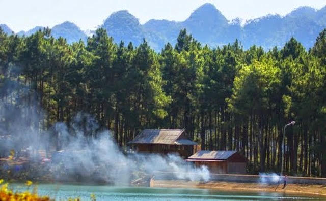 Kết quả hình ảnh cho Mộc Châu rừng thông bản Áng