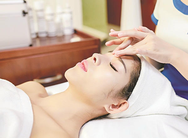 bam huyet, tre dep hon nho bam huyet vung mat