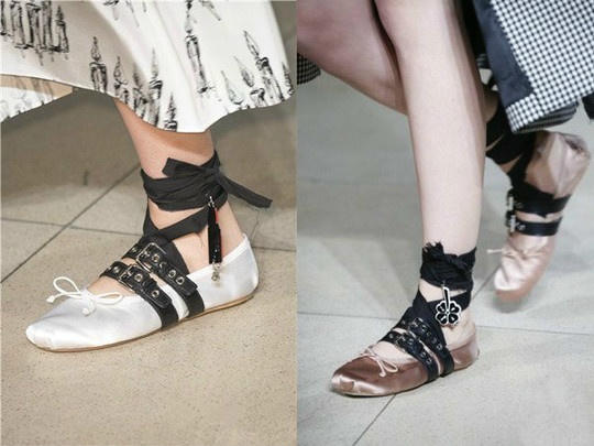 Xu hướng giày cột dây ballet “hót hòn họt”