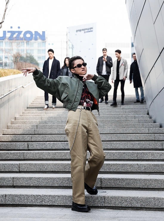 Phí Phương Anh và Tóc Tiên là hai cái tên đang hot nhất tại Seoul Fashion Week