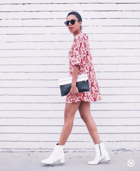 Với váy hoa họa tiết, các cô nàng dịu dàng sao có thể bỏ qua