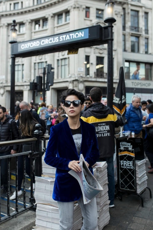 Vũ Cát Tường khoe street style trên đường phố Anh